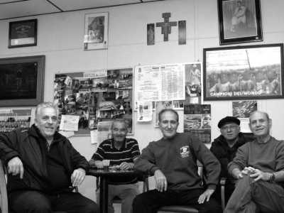 Carroll Gardens � piena di circoli composti esclusivamente da molesi. Tra questi il �Van Westerhout Cittadini Molesi Club�, fondato nel 1960